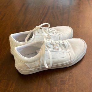 Women’s Vans Comfy Cush Old School White Shoes, Size 8.